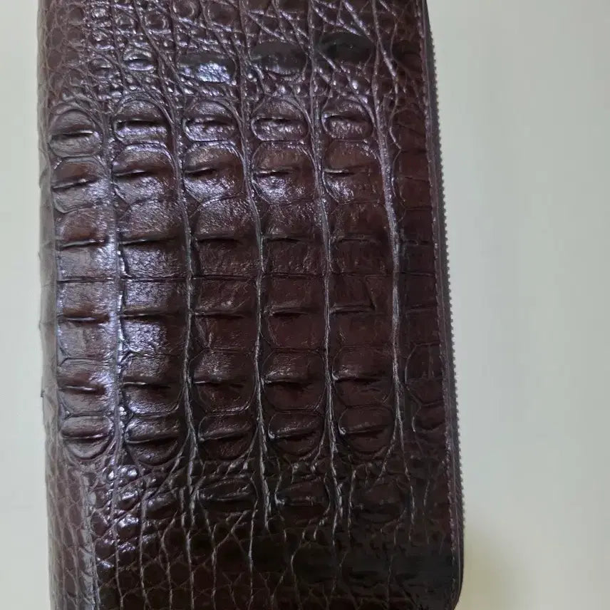 [SOLD OUT] 브라운 악어 가죽 지퍼 손가방