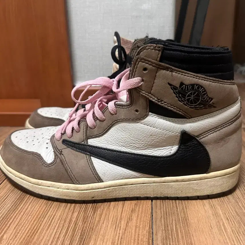 [BUNJANG] Nike Air Jordan 1 x Travis Scott Retro High Mocha Sneakers / 나이키 에어 조던1 x 트래비스 스캇 레트로 하이 모카