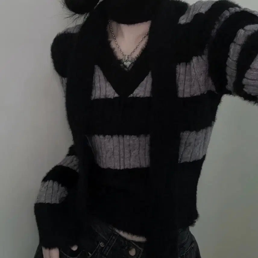 [BUNJANG] Striped V-Neck Knit Muffler Set / 단가라브이넥니트머플러세트