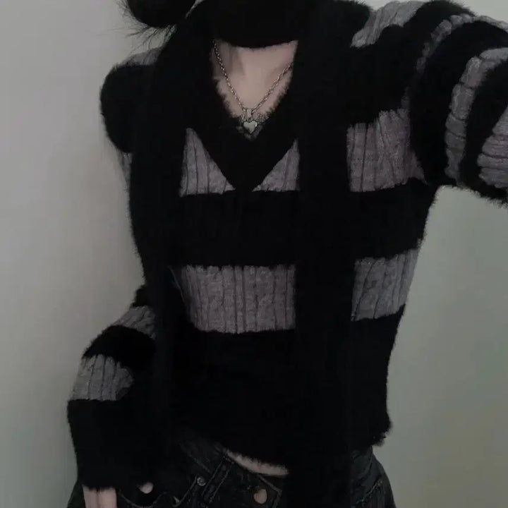 [BUNJANG] Striped V-Neck Knit Muffler Set / 단가라브이넥니트머플러세트