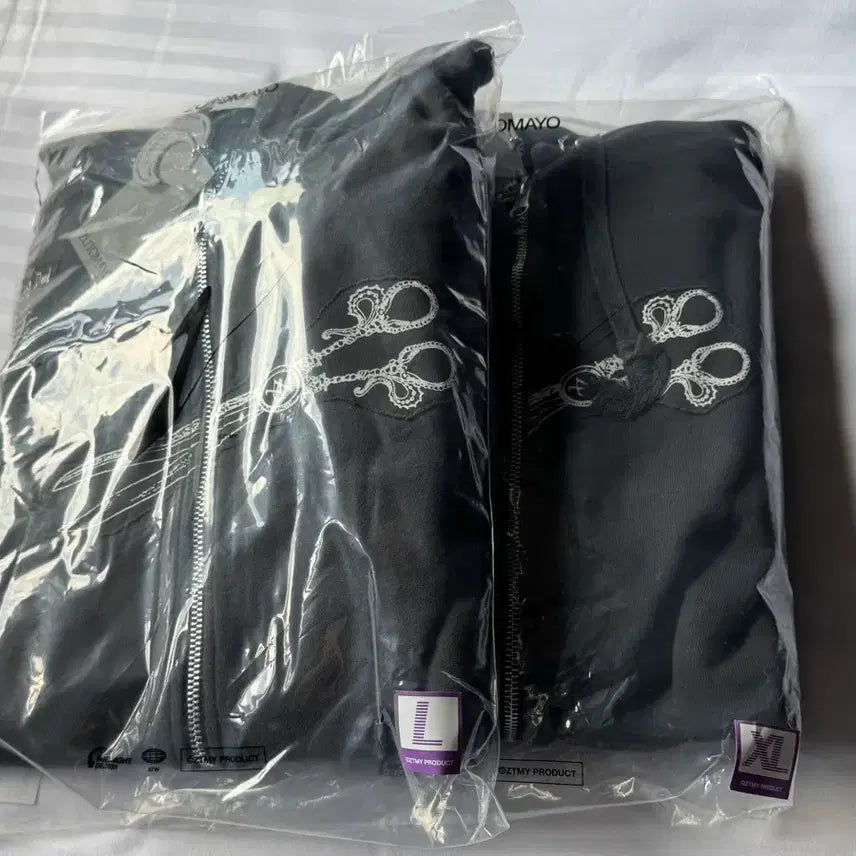 [BUNJANG] ZUTOMAYO "Babong" Hoodie (L) &amp; Docking Sweatpants (M) Bundle Set / 즛토마요 바봉 후드 집업 L + ZUTOMAYO 도킹 스웨트 팬츠