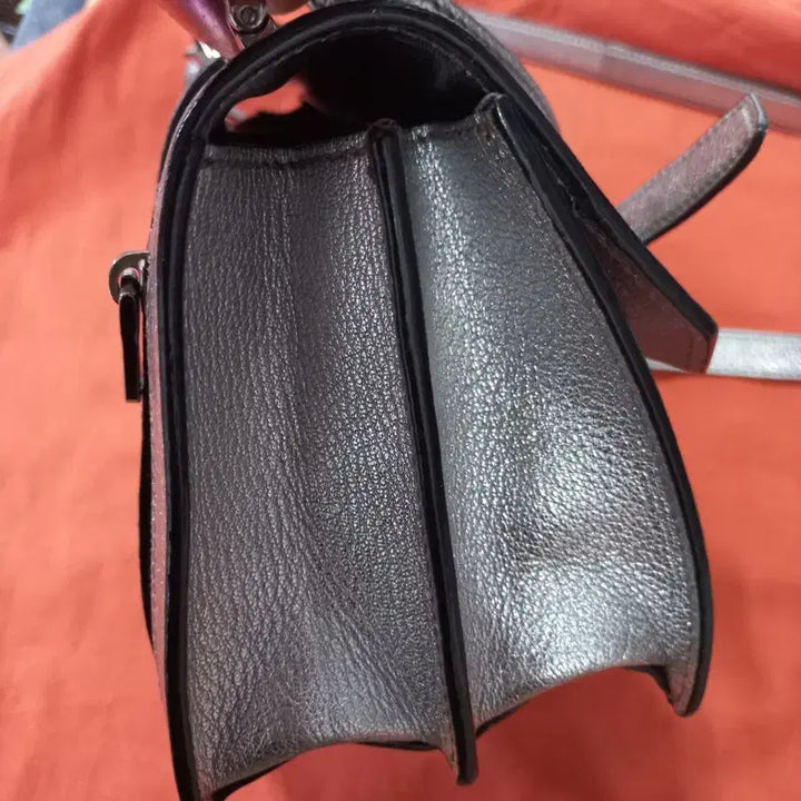 [BUNJANG] Miu Miu Silver Mini Crossbody Bag / 미우미우 실버 미니 크로스백정품