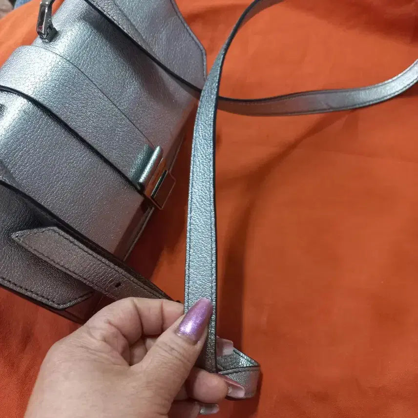[BUNJANG] Miu Miu Silver Mini Crossbody Bag / 미우미우 실버 미니 크로스백정품