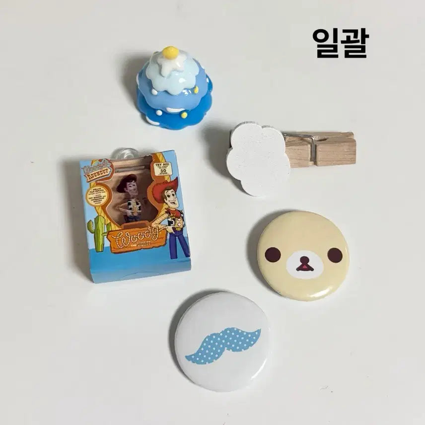 [BUNJANG] Disney Toy Story Woody Box Gacha Blue Tree Figure, Rilakkuma Moustache Mini Badge / 토이스토리 우디 박스 가챠 블루 트리 피규어 리락쿠마 콧수염 미니 뱃지