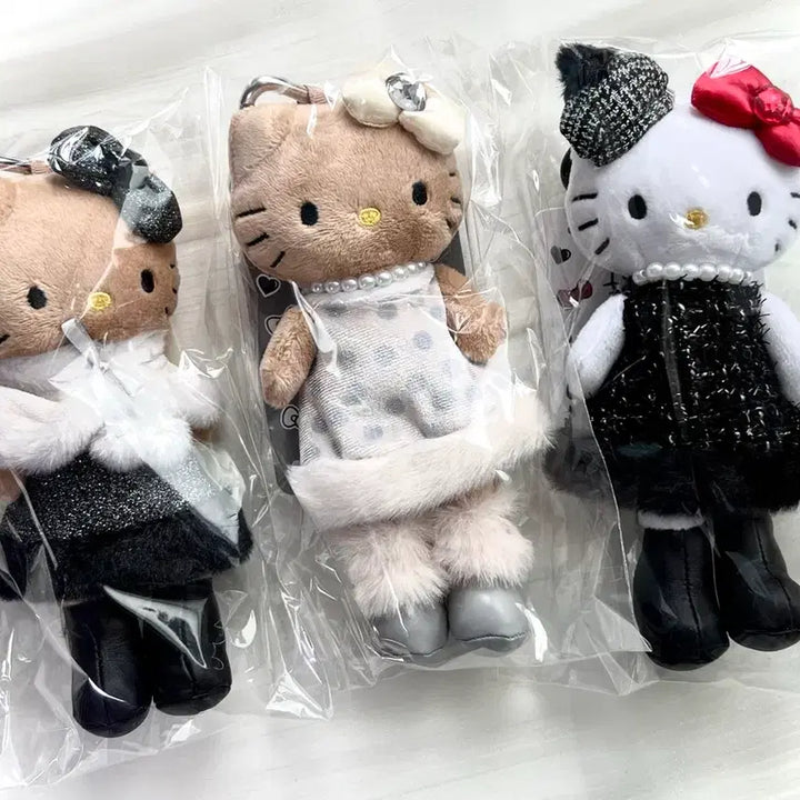 [BUNJANG] Sanrio Hello Kitty Long-Legged Kitty Tanning Kitty Plush Keychain / 산리오 헬로키티 롱다리키티 태닝키티 누이 인형 키링 망토 트위드 드레스