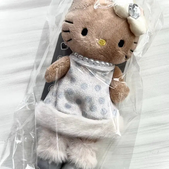 [BUNJANG] Sanrio Hello Kitty Long-Legged Kitty Tanning Kitty Plush Keychain / 산리오 헬로키티 롱다리키티 태닝키티 누이 인형 키링 망토 트위드 드레스