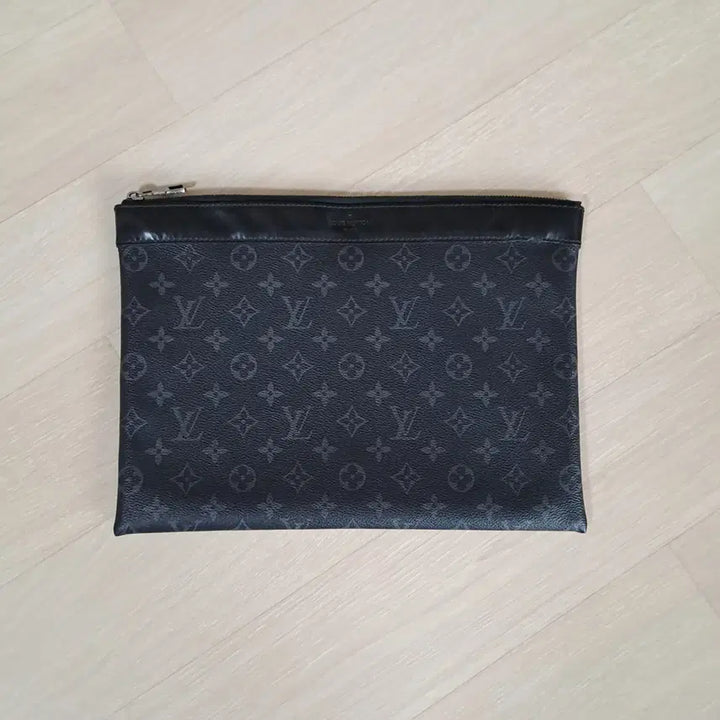 [SOLD OUT] [100%/정품] 루이비통 포쉐트 모노그램 이클립스 클러치