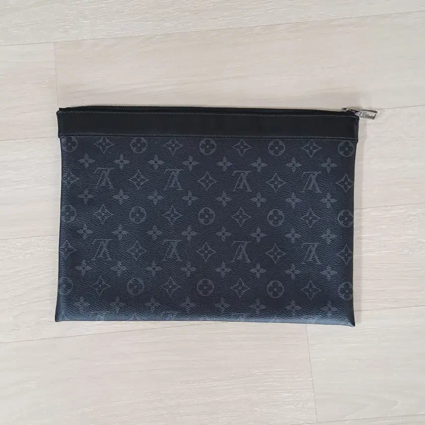 [SOLD OUT] [100%/정품] 루이비통 포쉐트 모노그램 이클립스 클러치