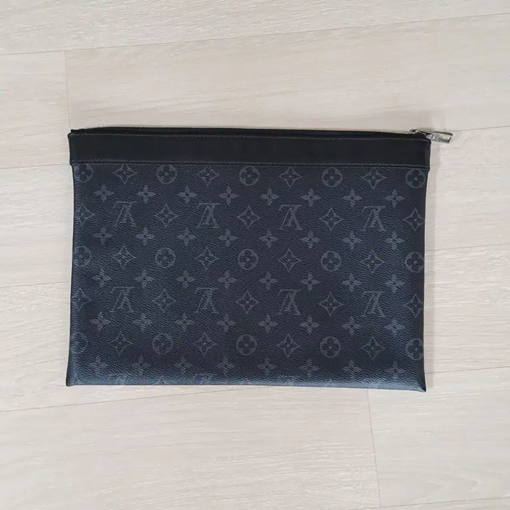 [SOLD OUT] [100%/정품] 루이비통 포쉐트 모노그램 이클립스 클러치