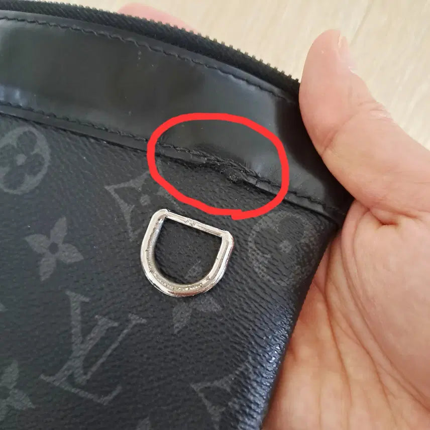 [SOLD OUT] [100%/정품] 루이비통 포쉐트 모노그램 이클립스 클러치