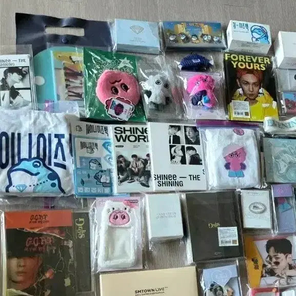 [BUNJANG] SHINee Key (Kim Kibum) 70+ Goods Bundle Set with Buksil Doll / 샤이니 SHINee 키 김기범 북실이 인형 포함 70종 이상 굿즈