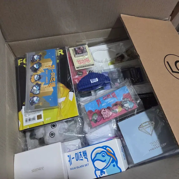 [BUNJANG] SHINee Key (Kim Kibum) 70+ Goods Bundle Set with Buksil Doll / 샤이니 SHINee 키 김기범 북실이 인형 포함 70종 이상 굿즈