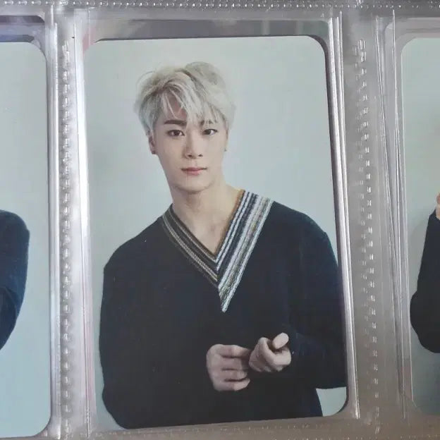 [SOLD OUT] 아스트로 문빈 STAR LIGHT 포토카드 3장