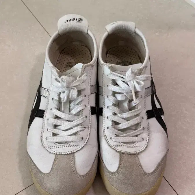 [BUNJANG] Onitsuka Tiger White Black Silver Line Sneakers / 오니츠카타이가 화이트블랙 실버라인