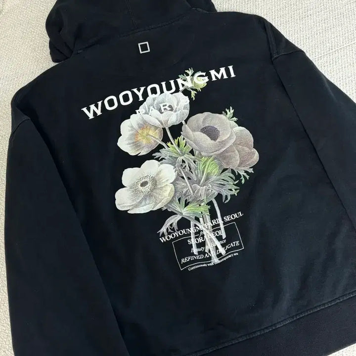 [SOLD OUT] [정품] 우영미 23FW 플라워 백로고 후드티 50사이즈