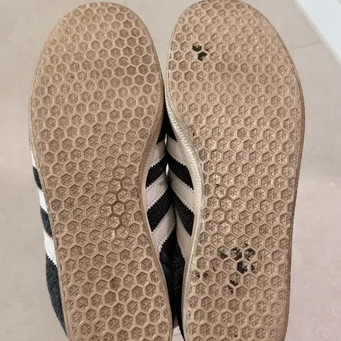[BUNJANG] Adidas Gazelle Black and White Sneakers / 아디다스 가젤 검흰 265