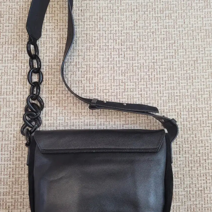 [SOLD OUT] 마뗑킴 블랙 스웨이드 숄더백