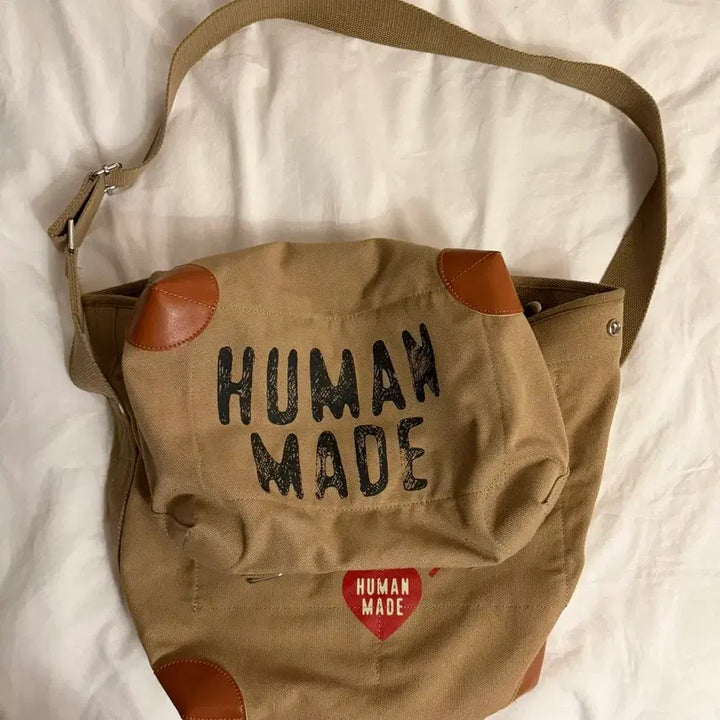 [BUNJANG] 휴먼 메이드 (Human Made) 캔버스 숄더백 브라운 / 휴먼 메이드 (Human Made) 캔버스 숄더백 브라운