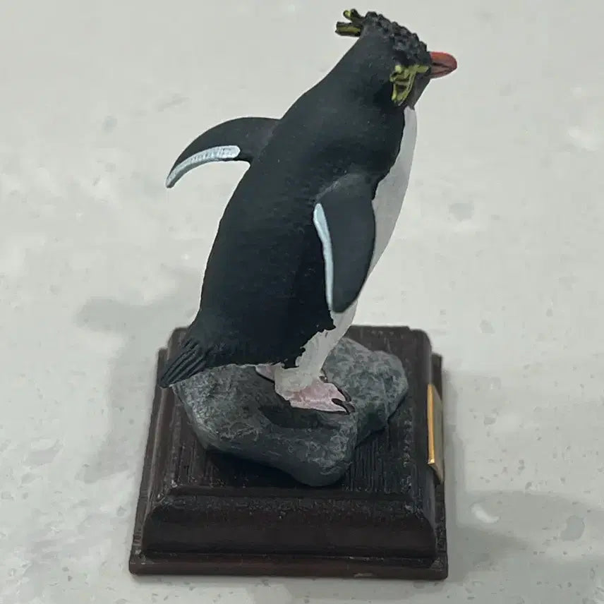 [BUNJANG] Gidam Club Nature Technical Color Antarctic Series Rockhopper Penguin Figure / 기담클럽 네이쳐테크니컬러 남극 시리즈 이와토비펭귄(바위뛰기펭귄)