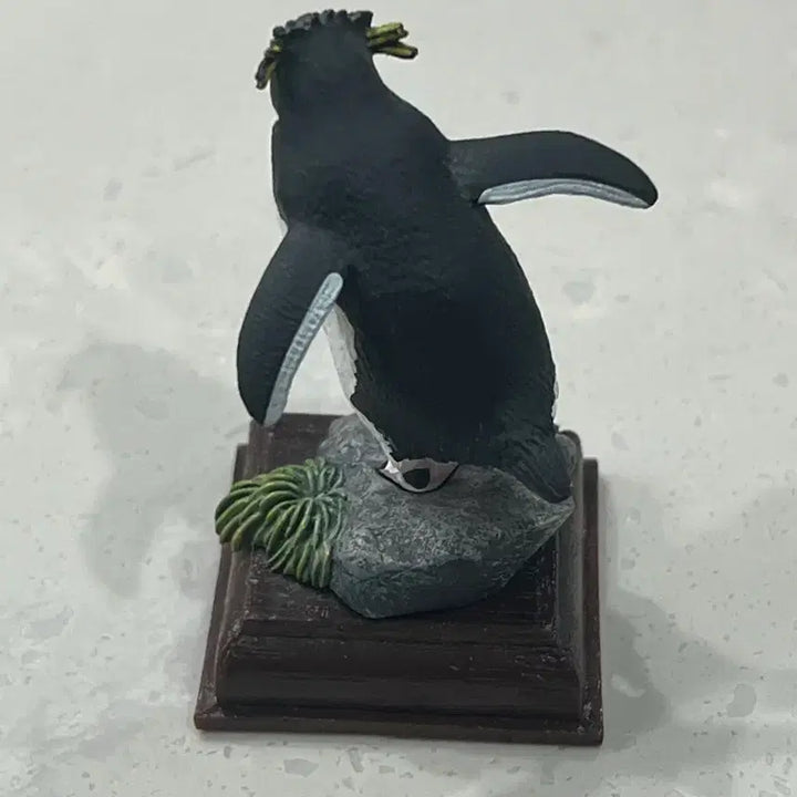 [BUNJANG] Gidam Club Nature Technical Color Antarctic Series Rockhopper Penguin Figure / 기담클럽 네이쳐테크니컬러 남극 시리즈 이와토비펭귄(바위뛰기펭귄)