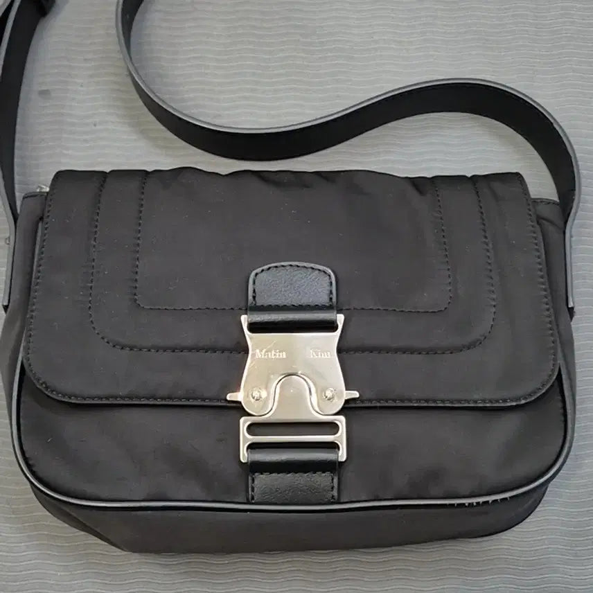 [BUNJANG] Matinkim Mini Buckle Bag / 마뗑킴 미니 버클 백