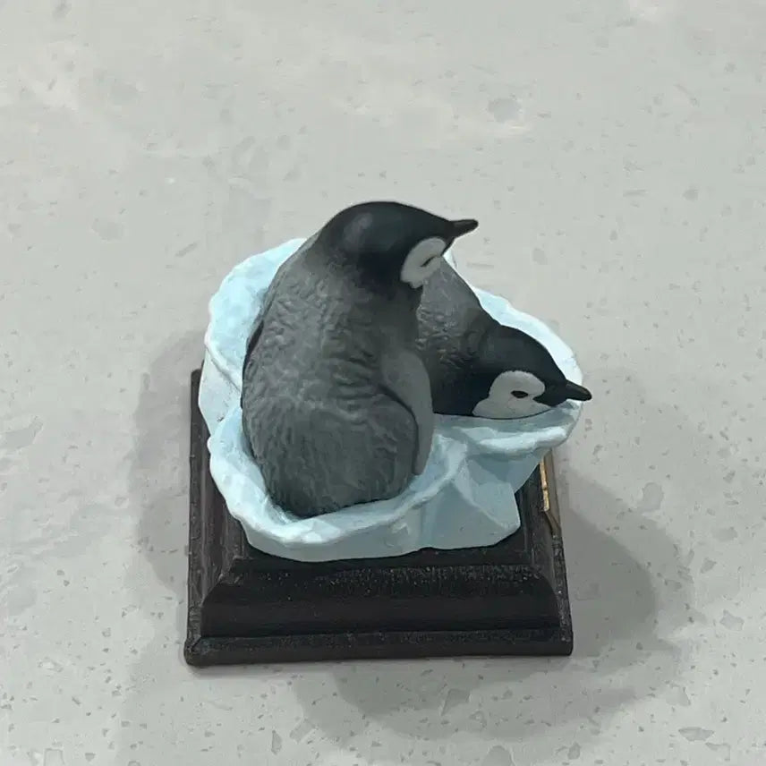 [BUNJANG] Kidam Club Nature Technical Color Antarctic Series Emperor Penguin Chick Figure / 기담클럽 네이쳐테크니컬러 남극 시리즈 황제펭귄새끼