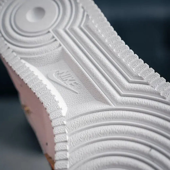 [BUNJANG] Nike Air Force 1 All White Gold Point Sneakers / 나이키 에어포스1 올 화이트 골드 포인트 사이즈/235
