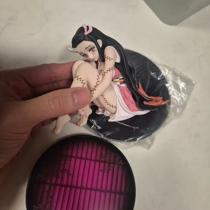 [BUNJANG] Aniplex Nezuko Kamado Demon Transformation Figure with Display Cabinet / 애니플렉스 네즈코 혈귀화 + 장식장