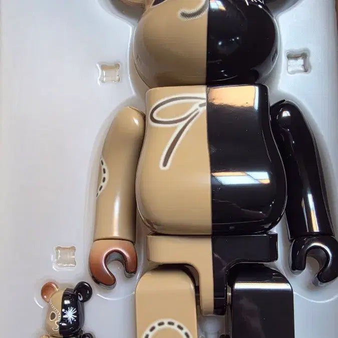 [BUNJANG] Mihara Yasuhiro x Be@rbrick Black &amp; Brown 100% &amp; 400% Set / 미하라 야스히로 베어브릭 블랙 앤 브라운 100% 400%