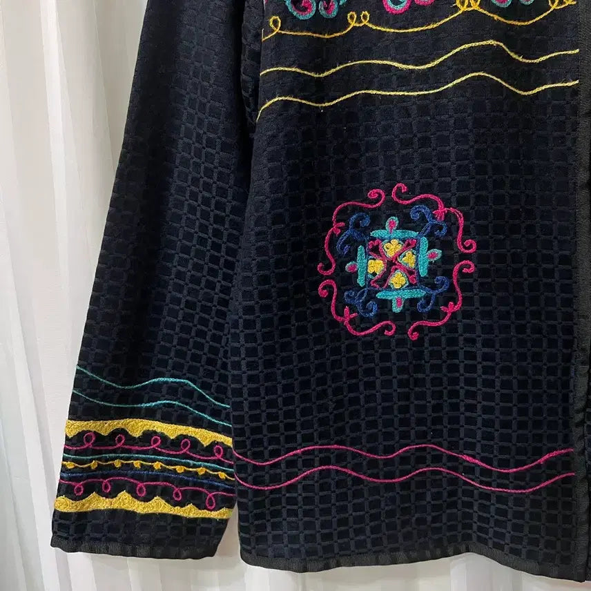 [BUNJANG] Soleir Petite Embroidered Black Jacket (55-66) / 솔레르 페티트 자수 포인트 블랙 자켓 55-66 상태좋음