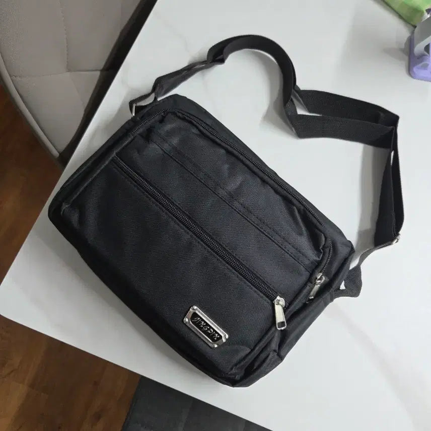 [BUNJANG] Black Crossbody Bag / 크로스백 가방 새상품
