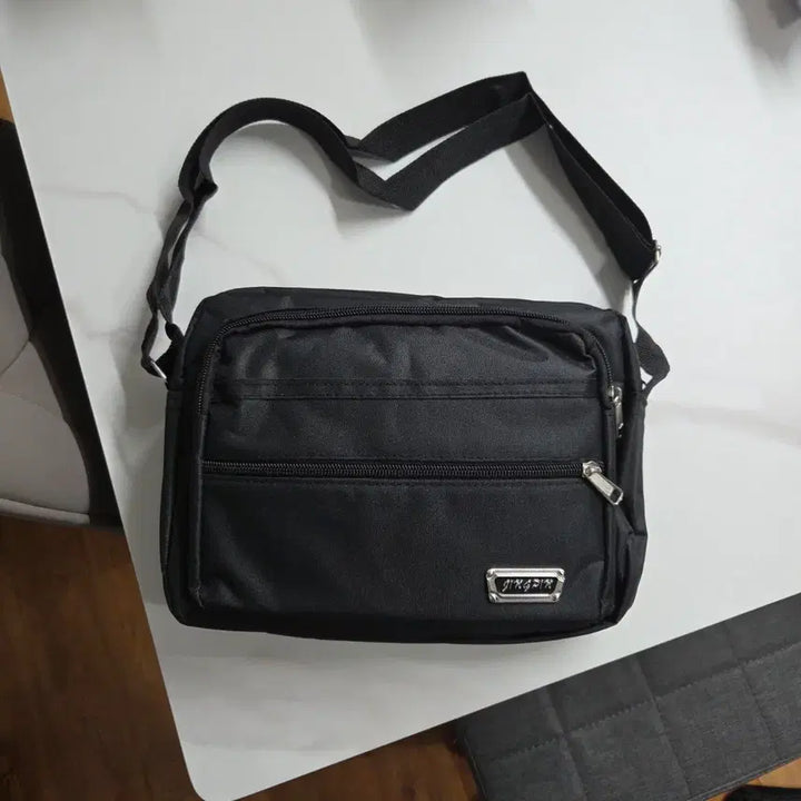 [BUNJANG] Black Crossbody Bag / 크로스백 가방 새상품