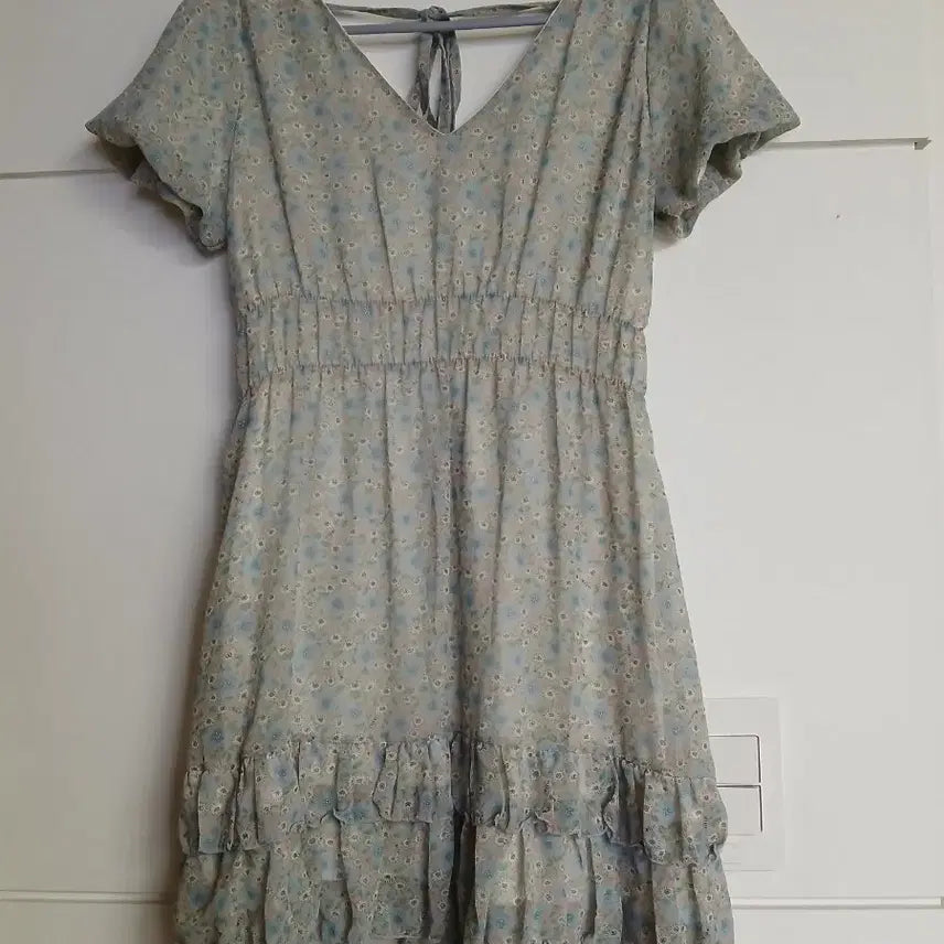 [BUNJANG] V-Neck Floral Frill Dress / 브이넥 플라워 프릴 원피스 55