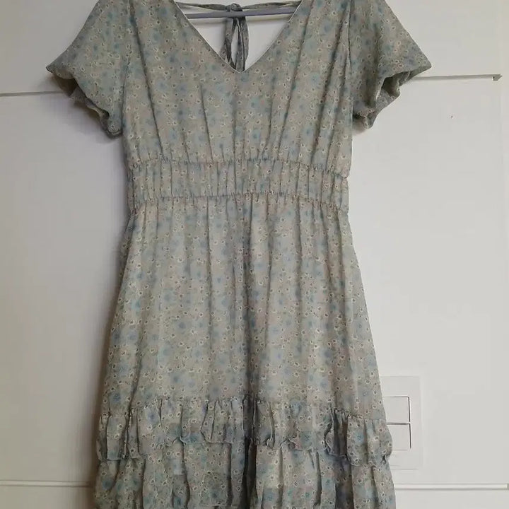 [BUNJANG] V-Neck Floral Frill Dress / 브이넥 플라워 프릴 원피스 55