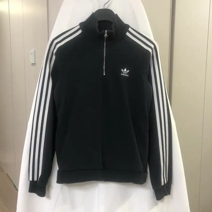 [SOLD OUT] 아디다스 블랙 삼선 하프집업 트레이닝탑 S