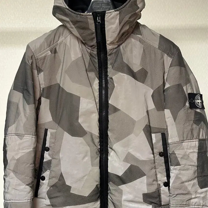 [BUNJANG] Stone Island 30th Anniversary Camo Reflective Jacket (L/105) / 스톤아일랜드 30주년 카모 리플렉티브 L(105) 국내판