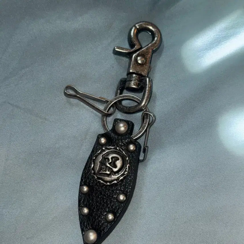 [BUNJANG] A.P.C Skull Studded Leather Keyring / 아캄 Skull Studded Leather Keyring