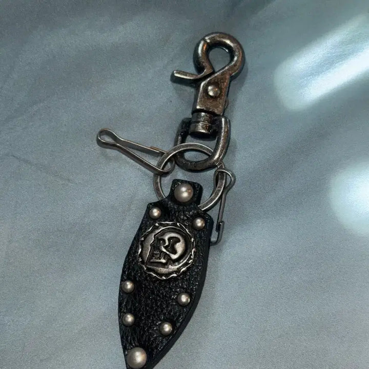 [BUNJANG] A.P.C Skull Studded Leather Keyring / 아캄 Skull Studded Leather Keyring