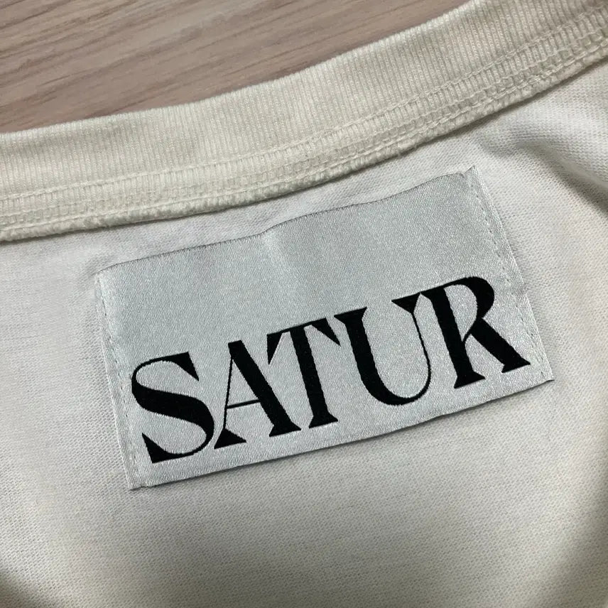 [BUNJANG] [Satur] 세터 빅 로고 반팔 티셔츠 / [Satur] 세터 빅 로고 반팔 티셔츠