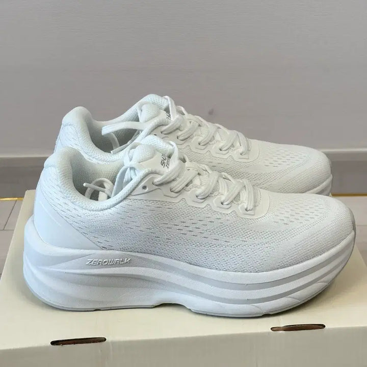 [BUNJANG] Syuniel Sneakers 235 New / 슈니엘 운동화 235 230 새상품