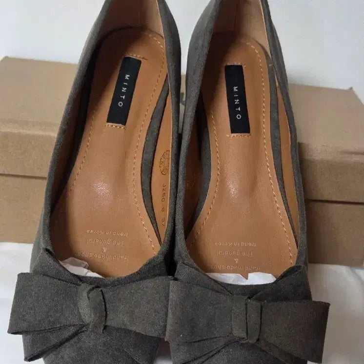 [BUNJANG] Suede Ribbon Heels / 스웨이드 리본 구두((새상품))