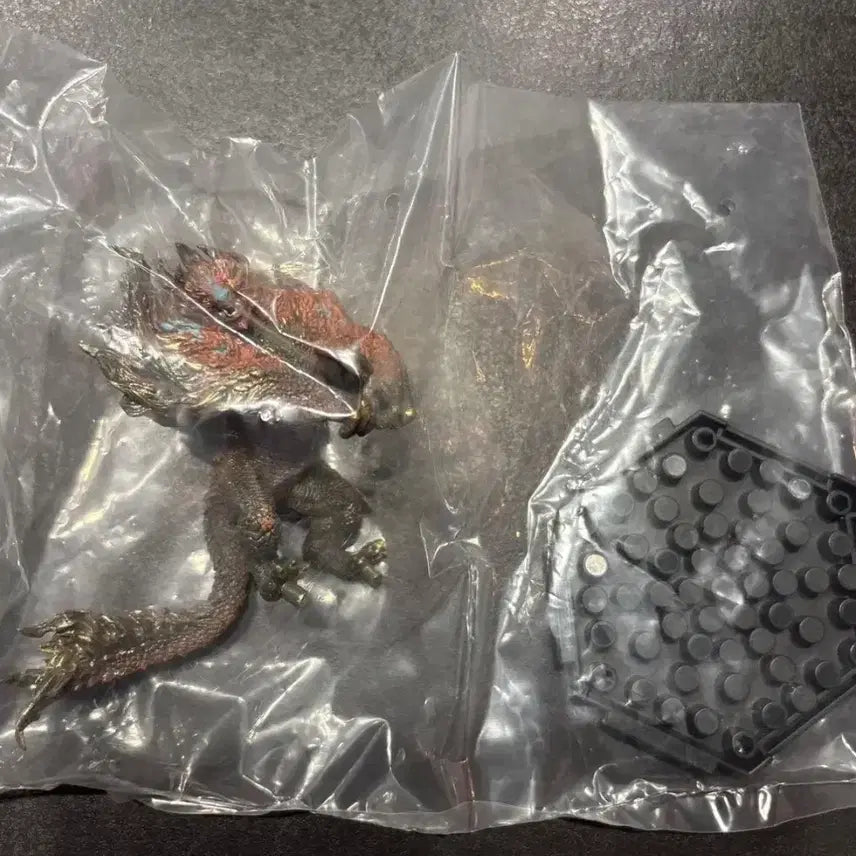 [SOLD OUT] 몬스터헌터 아자라칸 피규어