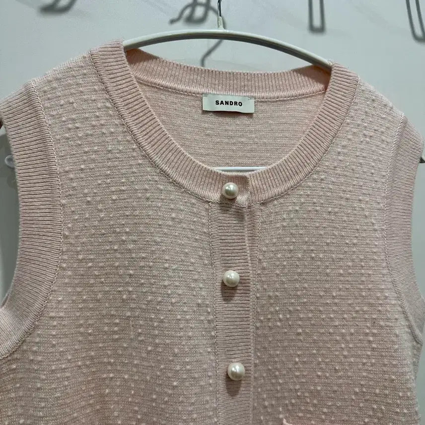 [BUNJANG] Sandro Pearl Embellished Knit Vest Cardigan / (코디 사진 있음) 산드로 핑크 니트 조끼 가디건 sandro 진주