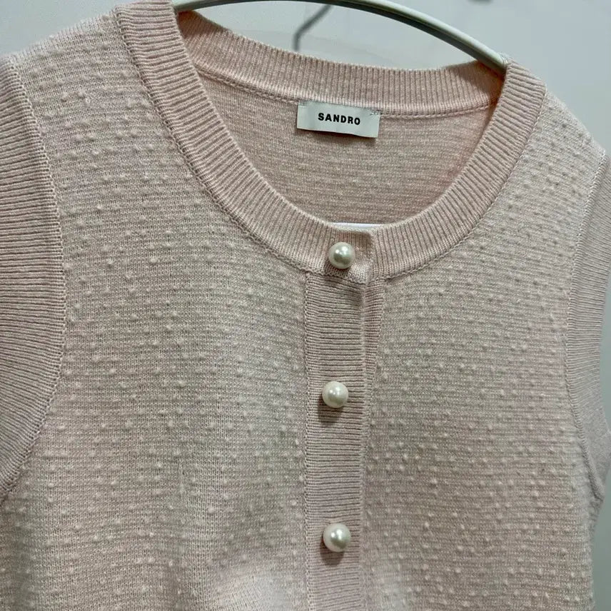 [BUNJANG] Sandro Pearl Embellished Knit Vest Cardigan / (코디 사진 있음) 산드로 핑크 니트 조끼 가디건 sandro 진주