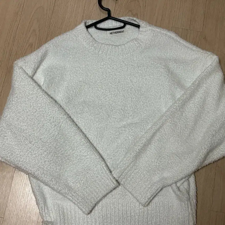 [SOLD OUT] 헤더먼트 다우니 니트 팝니다