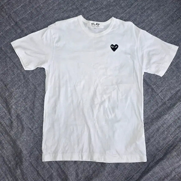 [SOLD OUT] 정품 꼼데가르송 플레이 흰색 반팔 티셔츠 블랙와펜(M/무료배송)