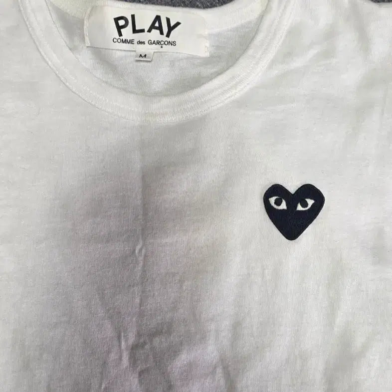 [SOLD OUT] 정품 꼼데가르송 플레이 흰색 반팔 티셔츠 블랙와펜(M/무료배송)