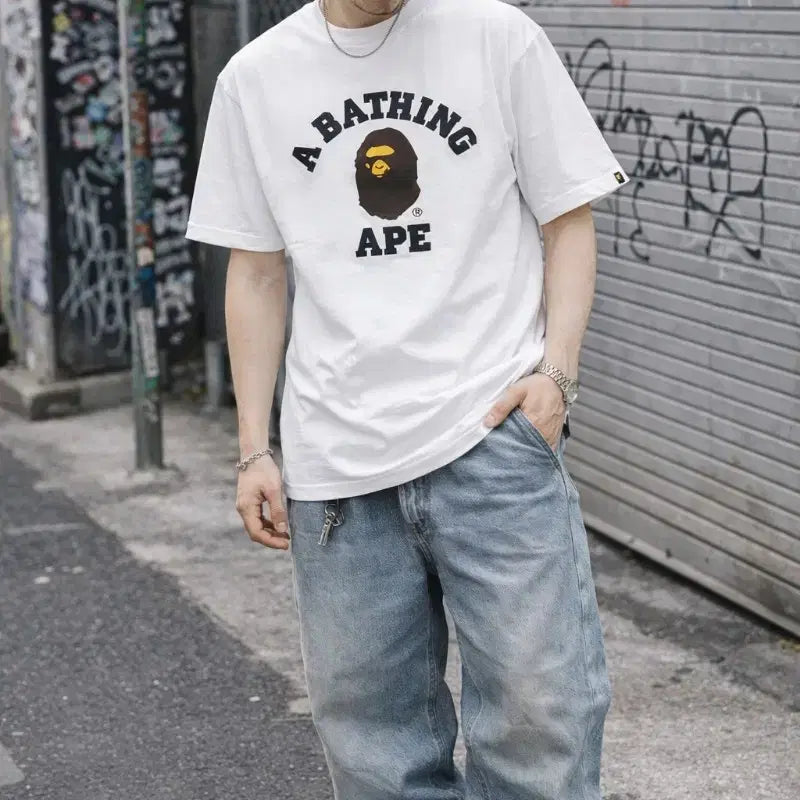 [BUNJANG] 정품 베이프  BAE 컬리지 반팔 화이트&amp; 블랙. 남녀공용 S~2xl / 정품 베이프  BAE 컬리지 반팔 화이트&amp; 블랙. 남녀공용 S~2xl