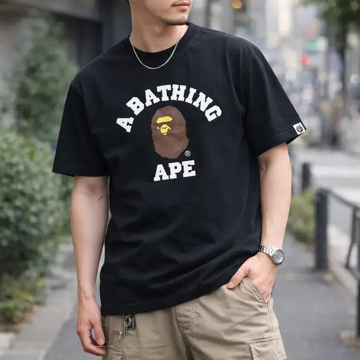 [BUNJANG] 정품 베이프  BAE 컬리지 반팔 화이트&amp; 블랙. 남녀공용 S~2xl / 정품 베이프  BAE 컬리지 반팔 화이트&amp; 블랙. 남녀공용 S~2xl