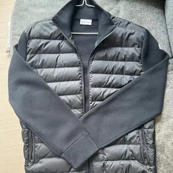 [SOLD OUT] 몽클레어 니트가디건 24fw L사이즈